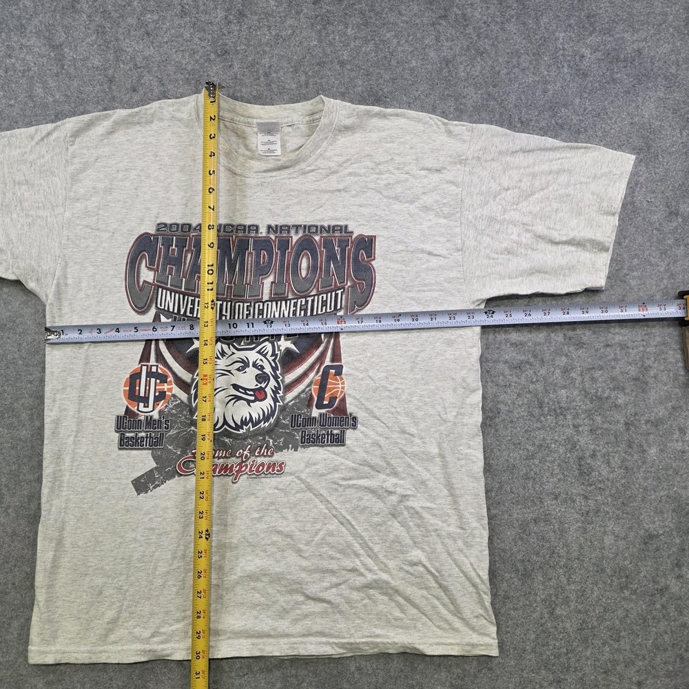 Vintage UConn Huskies T‎ Shirt Mens XL Gray NCAA Basketball 2004 Champs Gildan - Picture 8 of 11